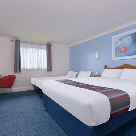 Travelodge Cardiff Airport Barry Extérieur photo