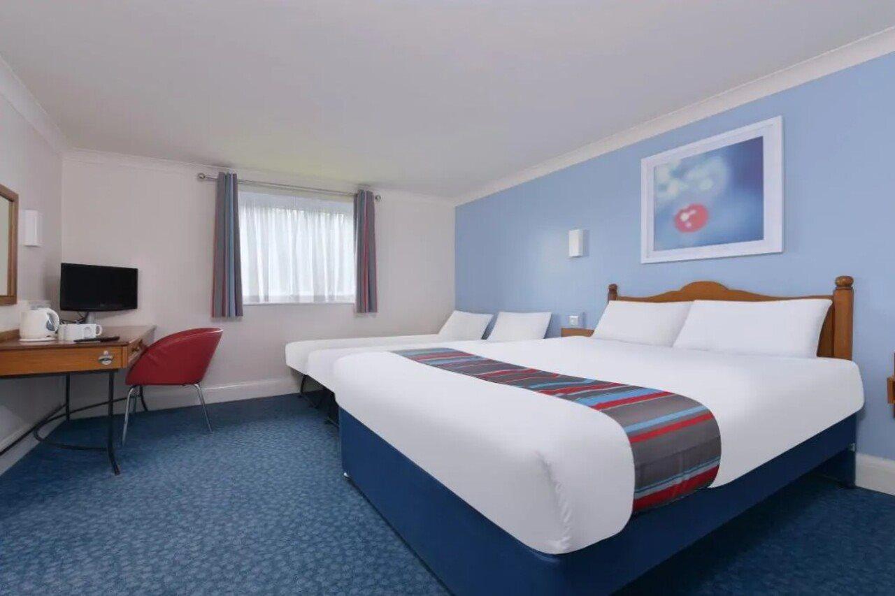 Travelodge Cardiff Airport Barry Extérieur photo