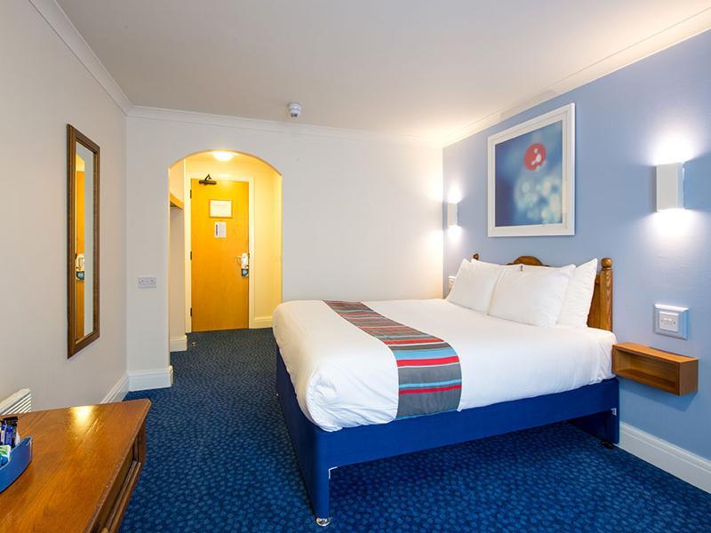 Travelodge Cardiff Airport Barry Extérieur photo