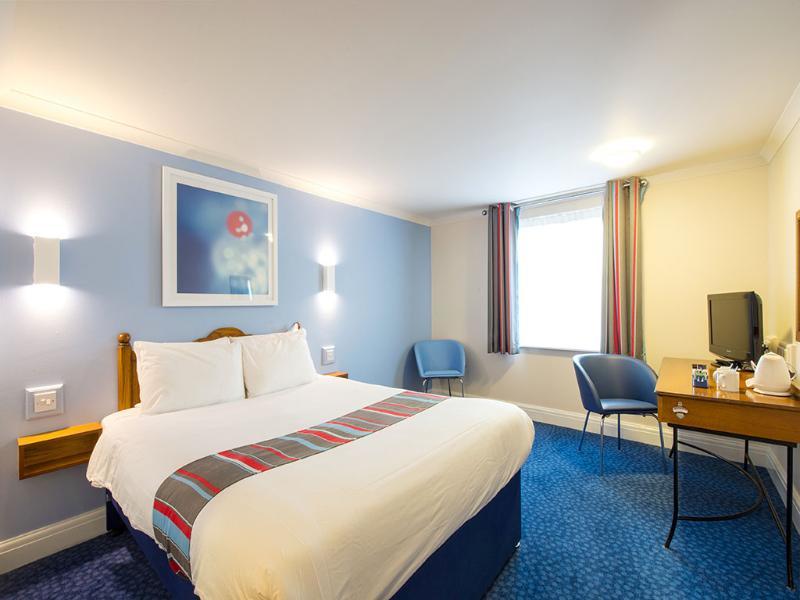 Travelodge Cardiff Airport Barry Extérieur photo
